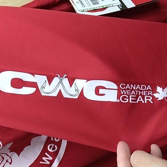 Canada Weather Gear 50+ UPF Men's long sleeve w hood in Red w White - Picture 3 of 9